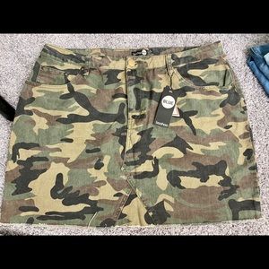 Camo mini skirt